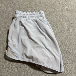 Lululemon hotty hot 2.5 inch shorts size 2